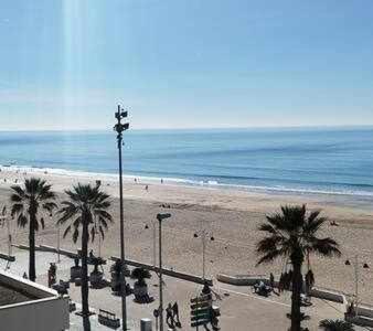 Encantador Apartamento Frente A La Playa Victoria Apartment Cadiz Exterior photo